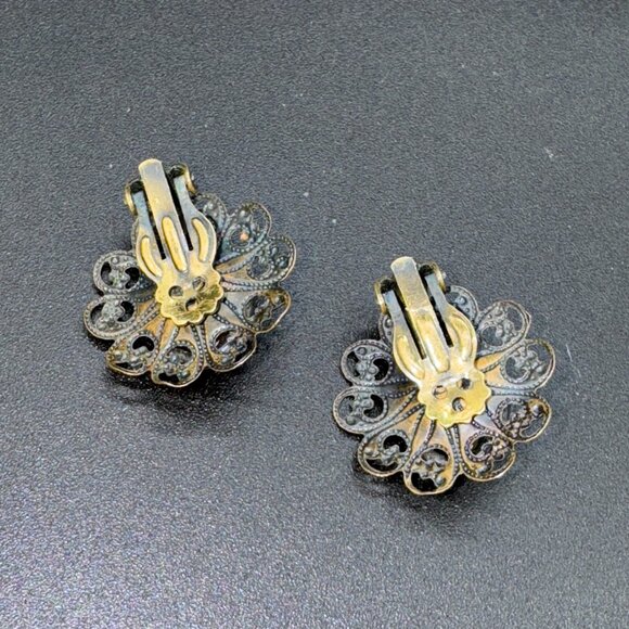 Vintage Clip-on Earrings Metal Filigree in Antique Gold Tone & Marquise Centre - Picture 3 of 4